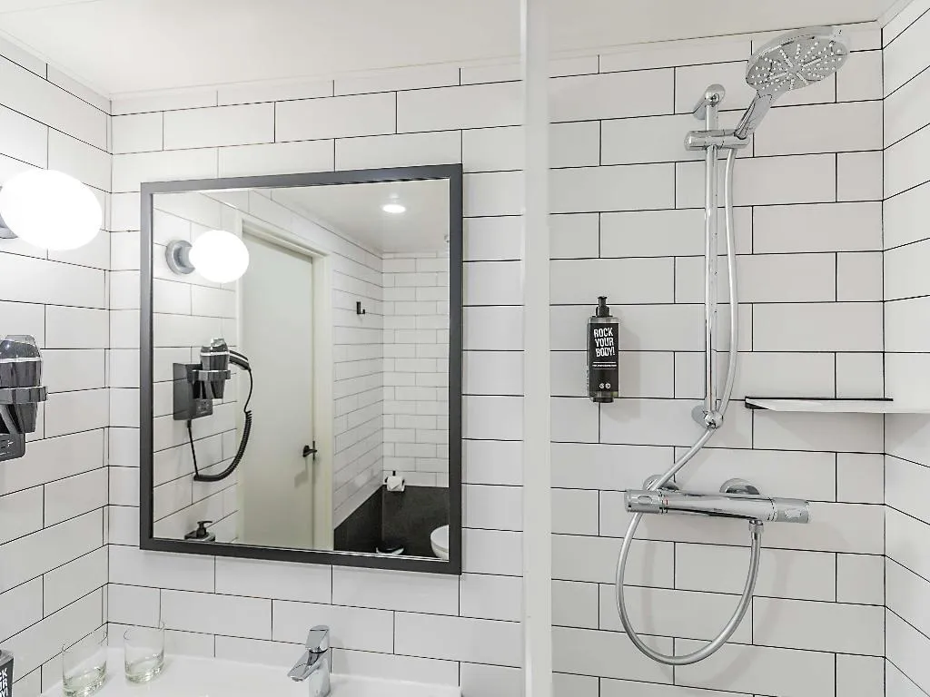 DOUBLE WITH DOUBLE BED Room, Ibis Braganca, Porto