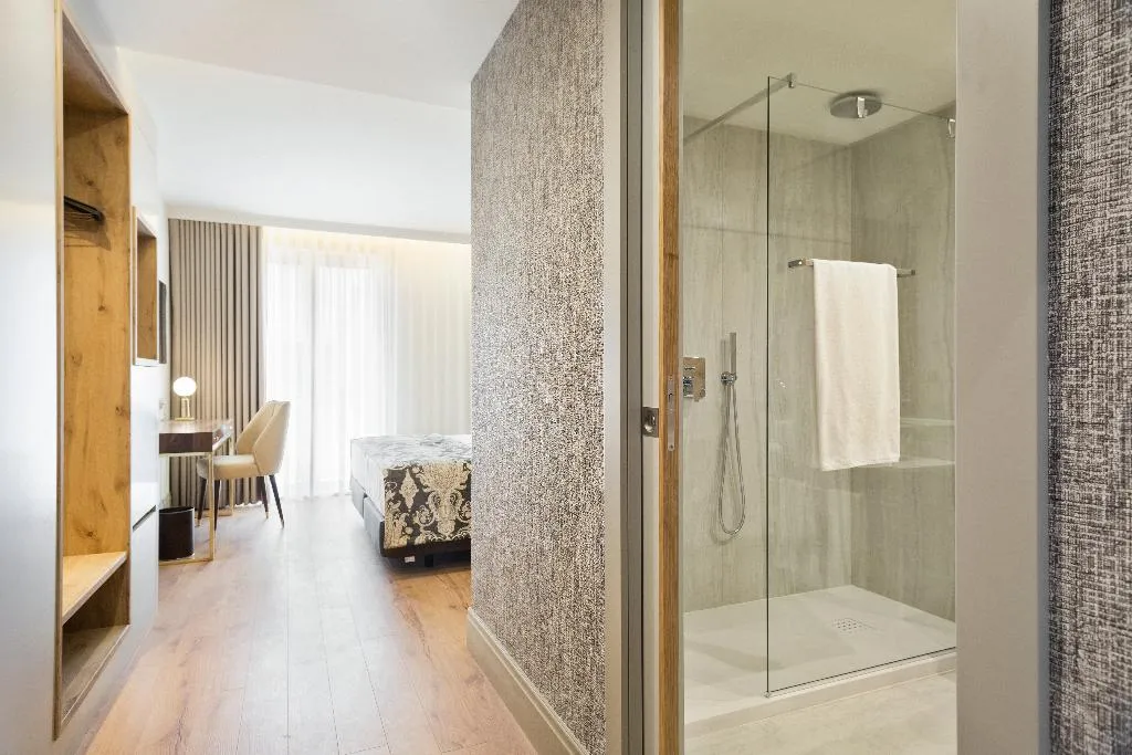DOUBLE STANDARD Room, Acta The Avenue, Porto
