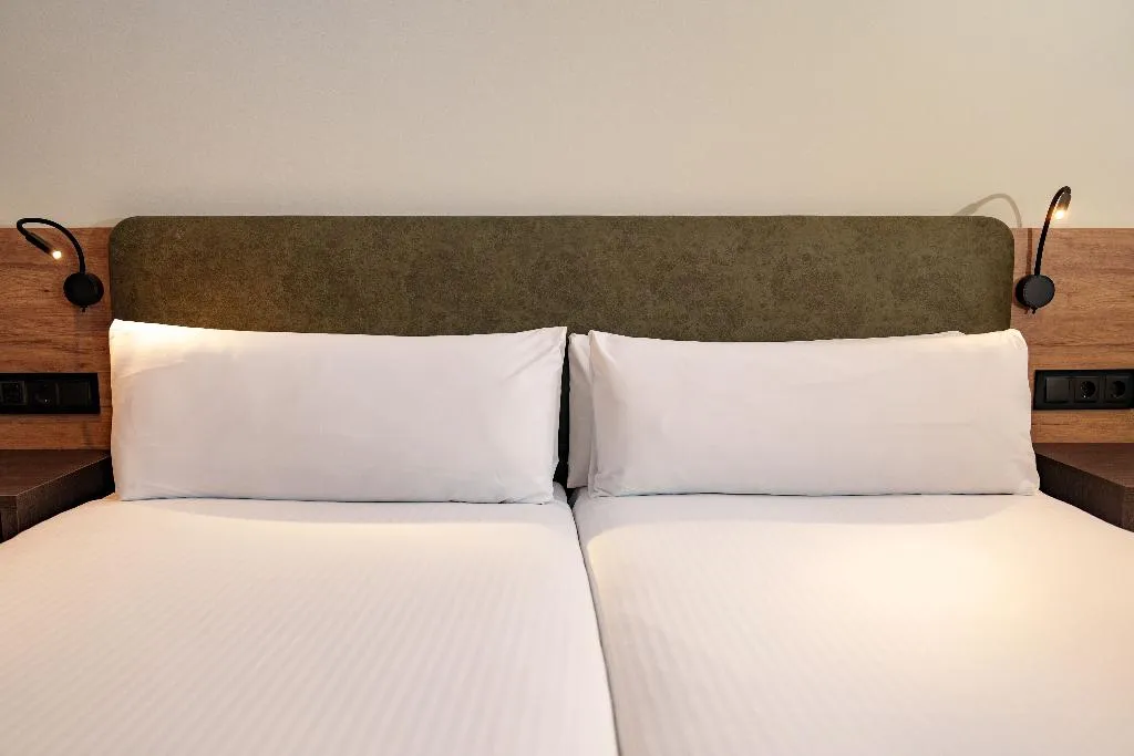 Room, Princesa de Eboli, Madrid