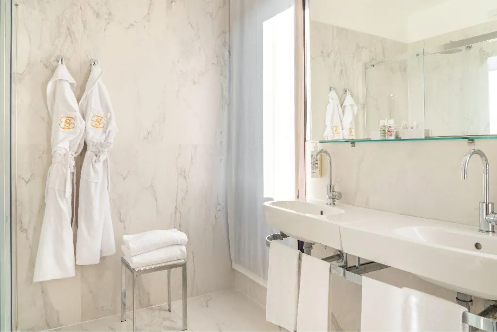 Room, Sanpi Milano, Milan