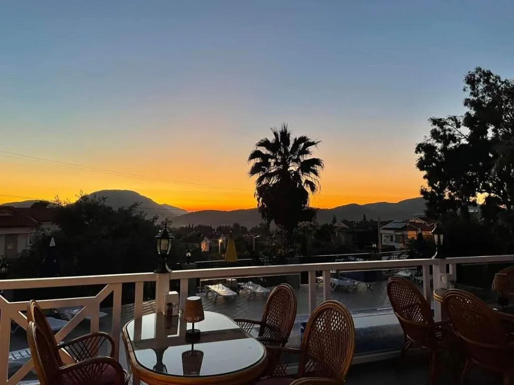 Terrace, Celay, Dalaman