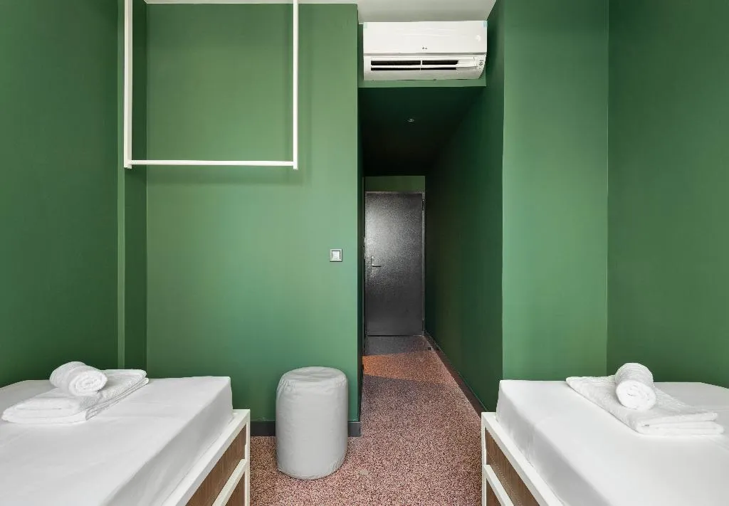 TWIN BASIC Room, Zeus Is Loose, Halkidiki