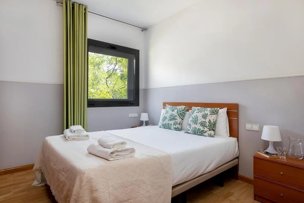 APARTMENT CAPACITY 3 TWO BEDROOMS Room, Sata Park Güell Area, Barcelona