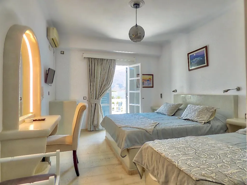 STUDIO CAPACITY 3 Room, Avraki, Santorini