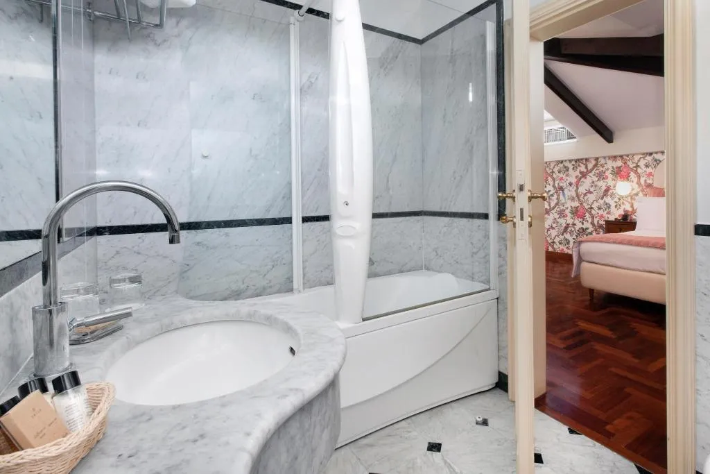 DOUBLE DELUXE WITH JACUZZI Room, Relais Villa Savarese, Naples