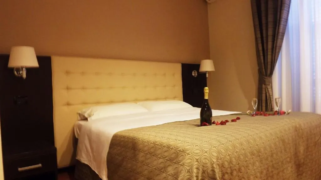 TRIPLE SUPERIOR Room, Hotel Nautilus, Rome