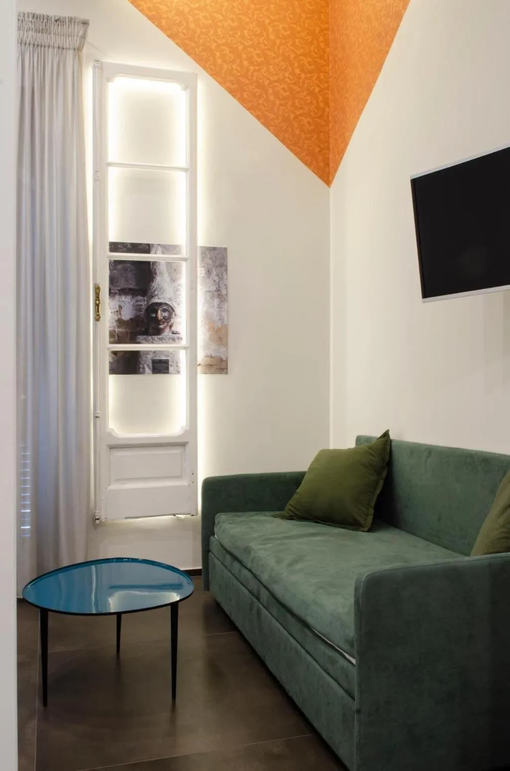 Room, Napoli Svelata, Naples