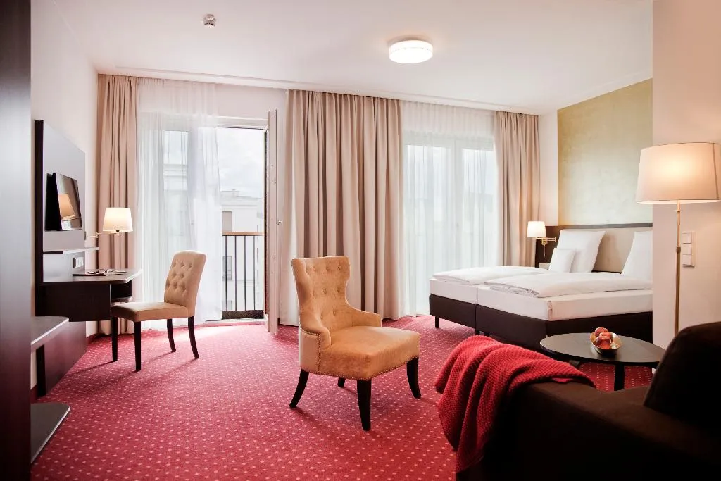 DOUBLE CLASSIC KING BED Room, Gold Palais Hotel, Berlin