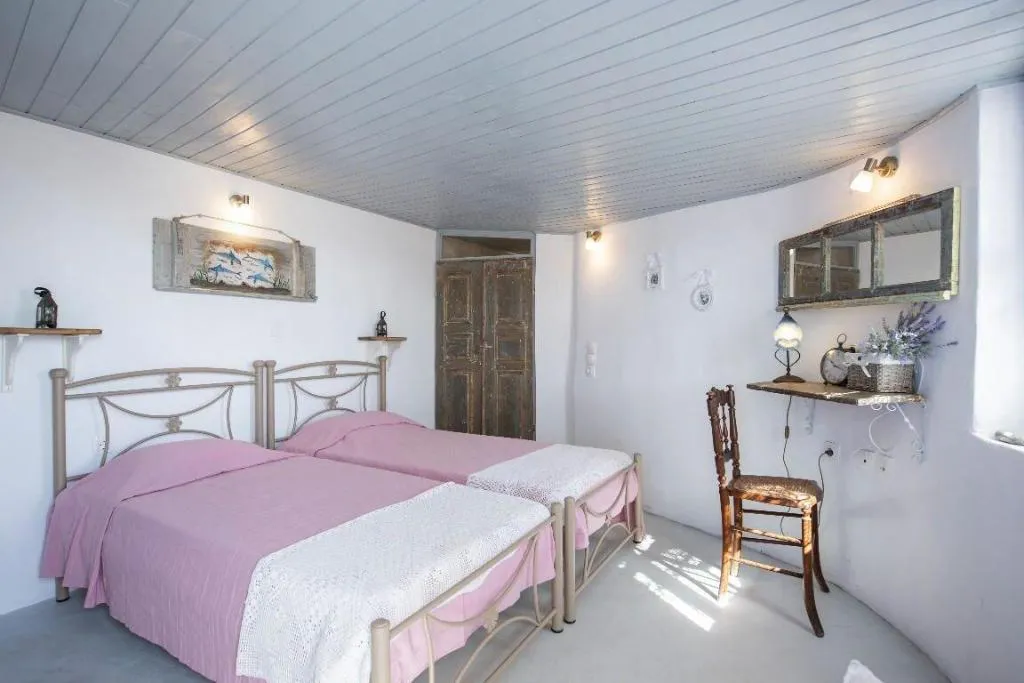 Room, Emmantina Houses, Santorini