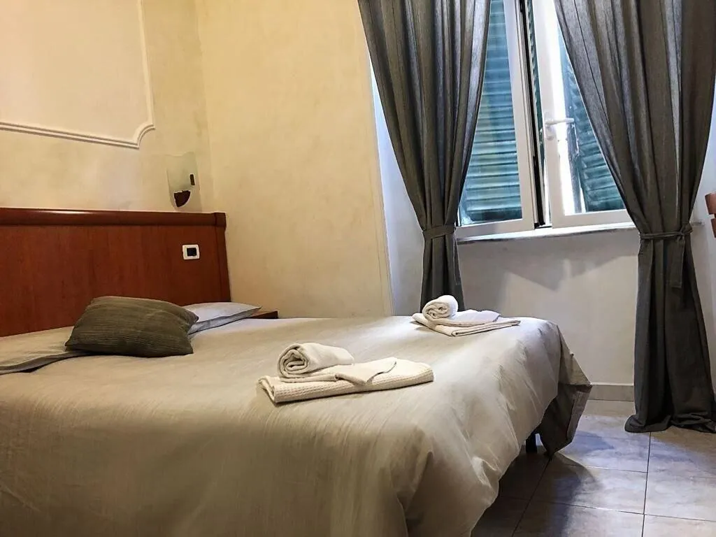 Room, Les Artes, Naples