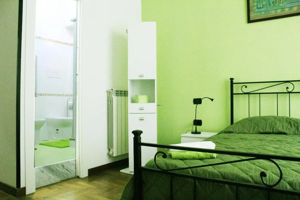 Room, Pomodoro B&B, Naples