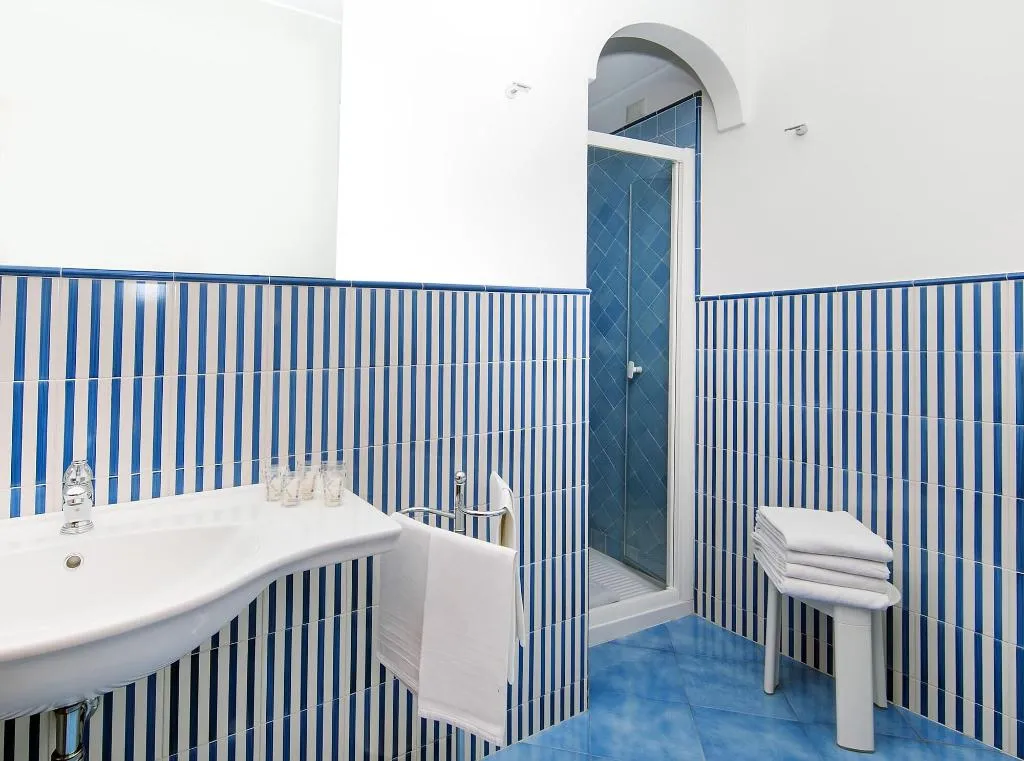 Room, Pupetto, Naples