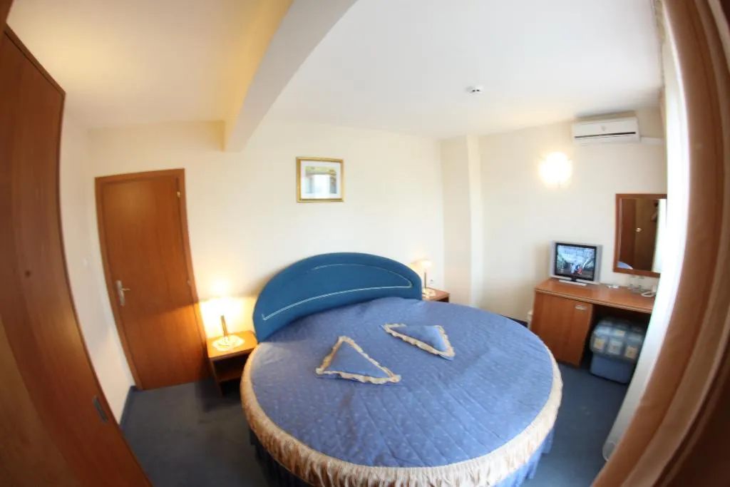 DOUBLE STANDARD Room, Italia, Bourgas