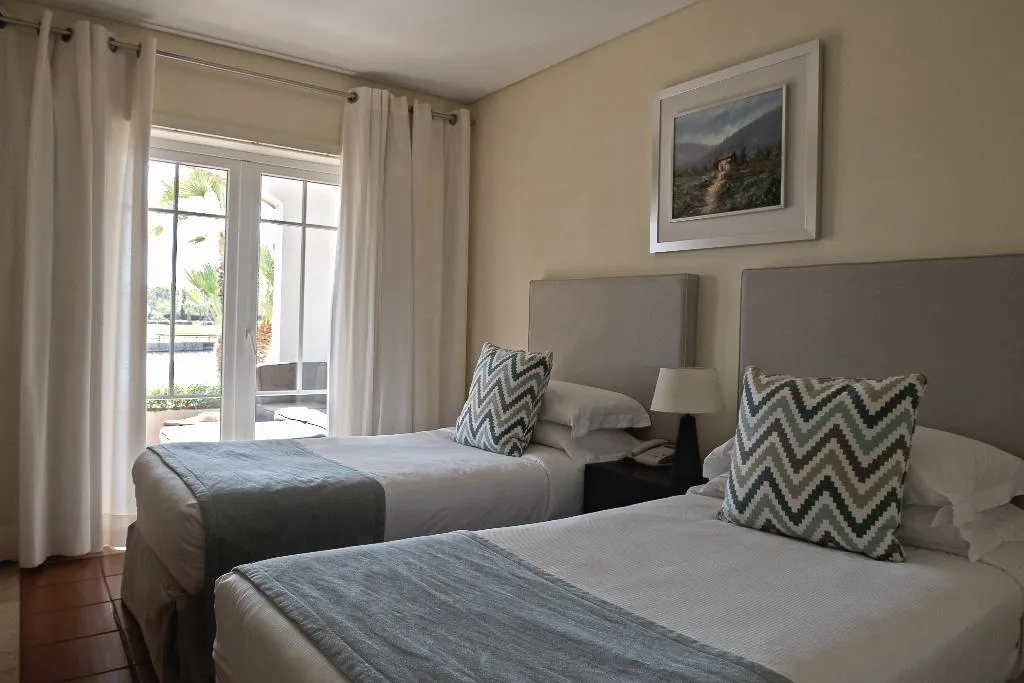 APARTMENT TWO BEDROOMS Room, Domes Lake Residences, Algarve
