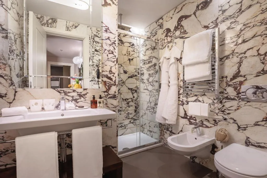 SUITE DELUXE KING BED Room, Singer Palace Hotel, Rome
