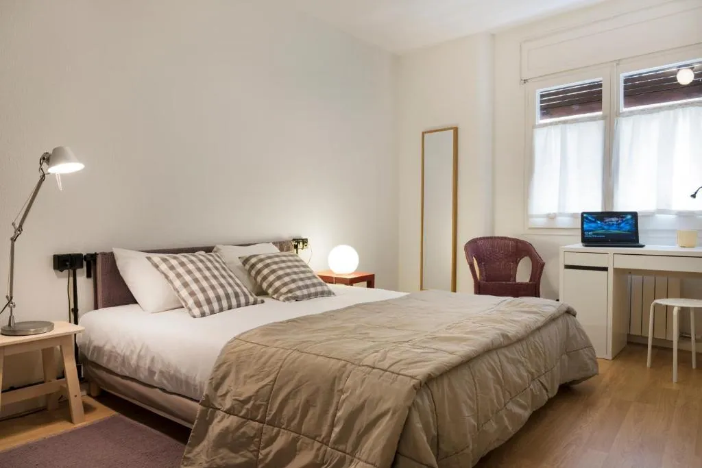 APARTMENT FOUR BEDROOMS Room, Ainb Barcelona Sants Apartments, Barcelona