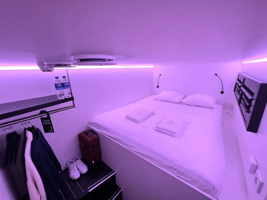 DOUBLE WITH SHARED BATHROOM Room, This Ho(s)tel, Amsterdam