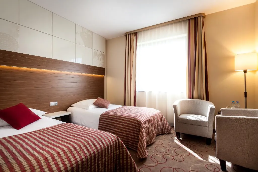 Double or Twin STANDARD Room, Qubus Hotel Krakow, Krakow