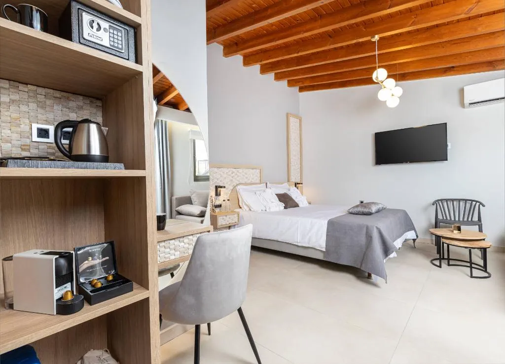 JUNIOR SUITE DELUXE WITH TERRACE Room, Metropolitan Pearl Boutique Hotel, Crete
