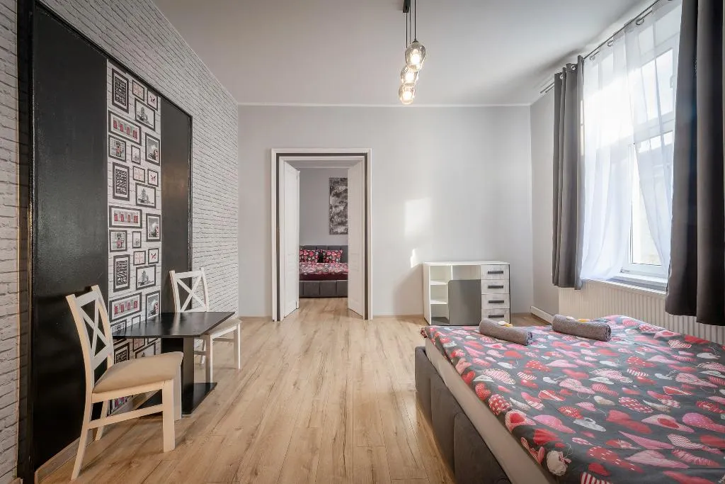APARTMENT CAPACITY 4 Room, Queen Apartments, Krakow