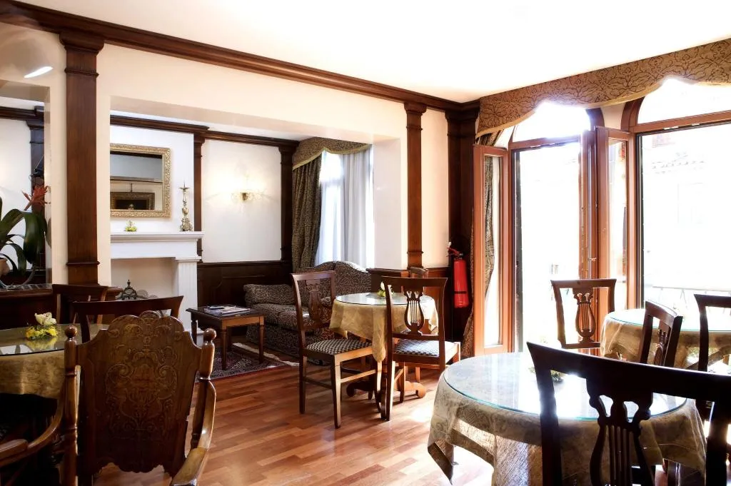 Lobby, Al Codega, Venice