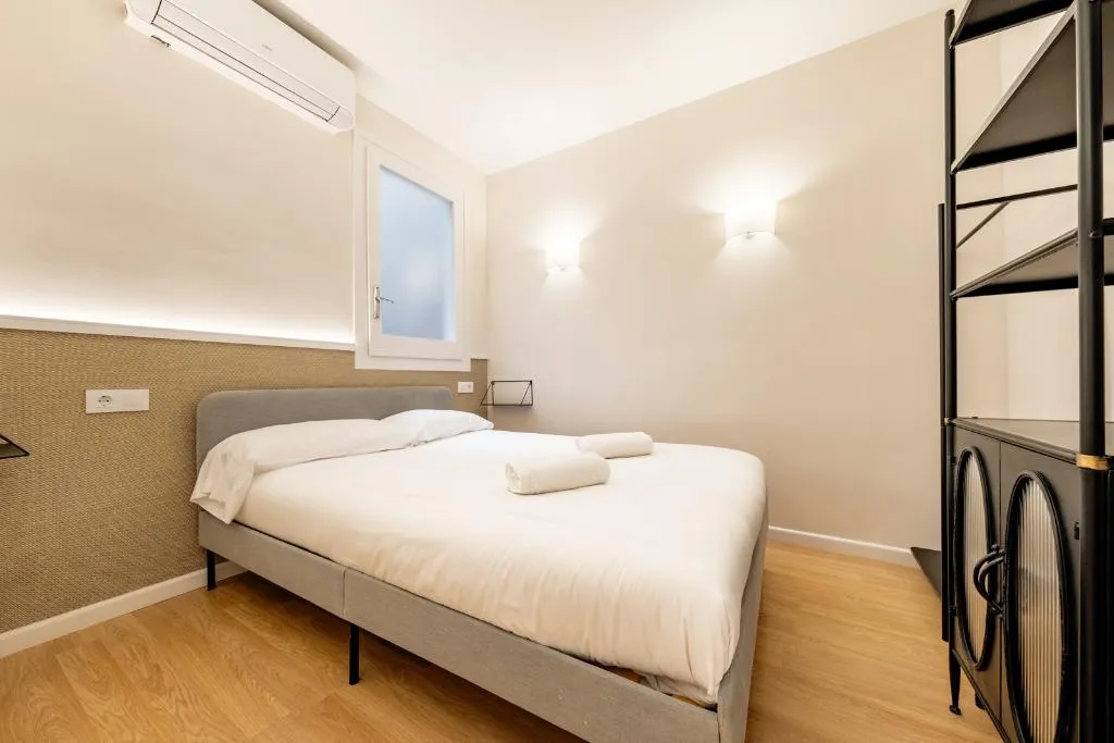 APARTMENT THREE BEDROOMS Room, Ainb Barcelona Sants Apartments, Barcelona