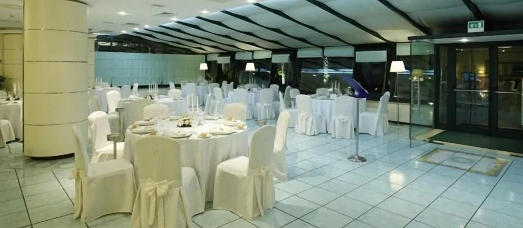 Conferences, Gli Dei, Naples