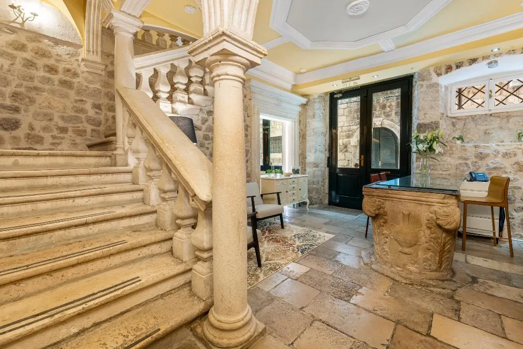 Lobby, Palmotta Palace, Dubrovnik