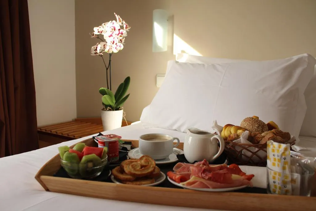 DOUBLE STANDARD Room, Estoril 7, Lisbon