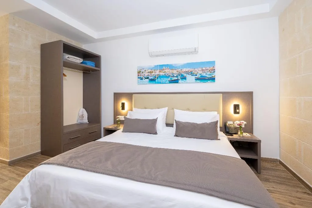 DOUBLE WITH BALCONY Room, C4 Retreats Gozo, Gozo