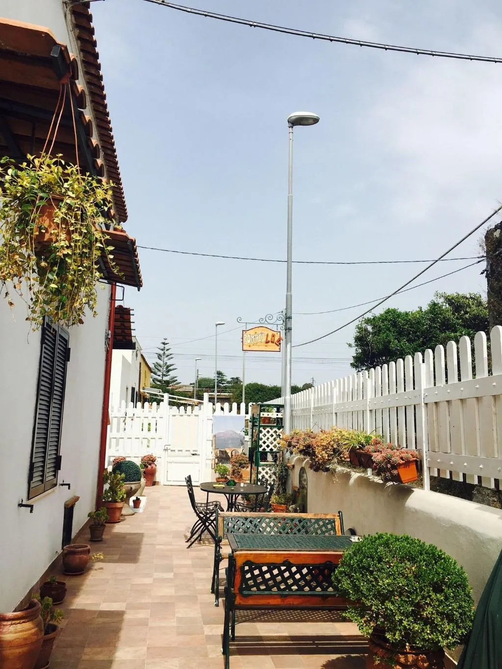 Room, B&B PompeiLog, Naples