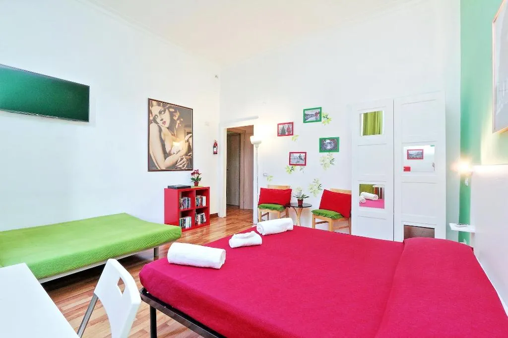 Room, Lucky Domus, Naples