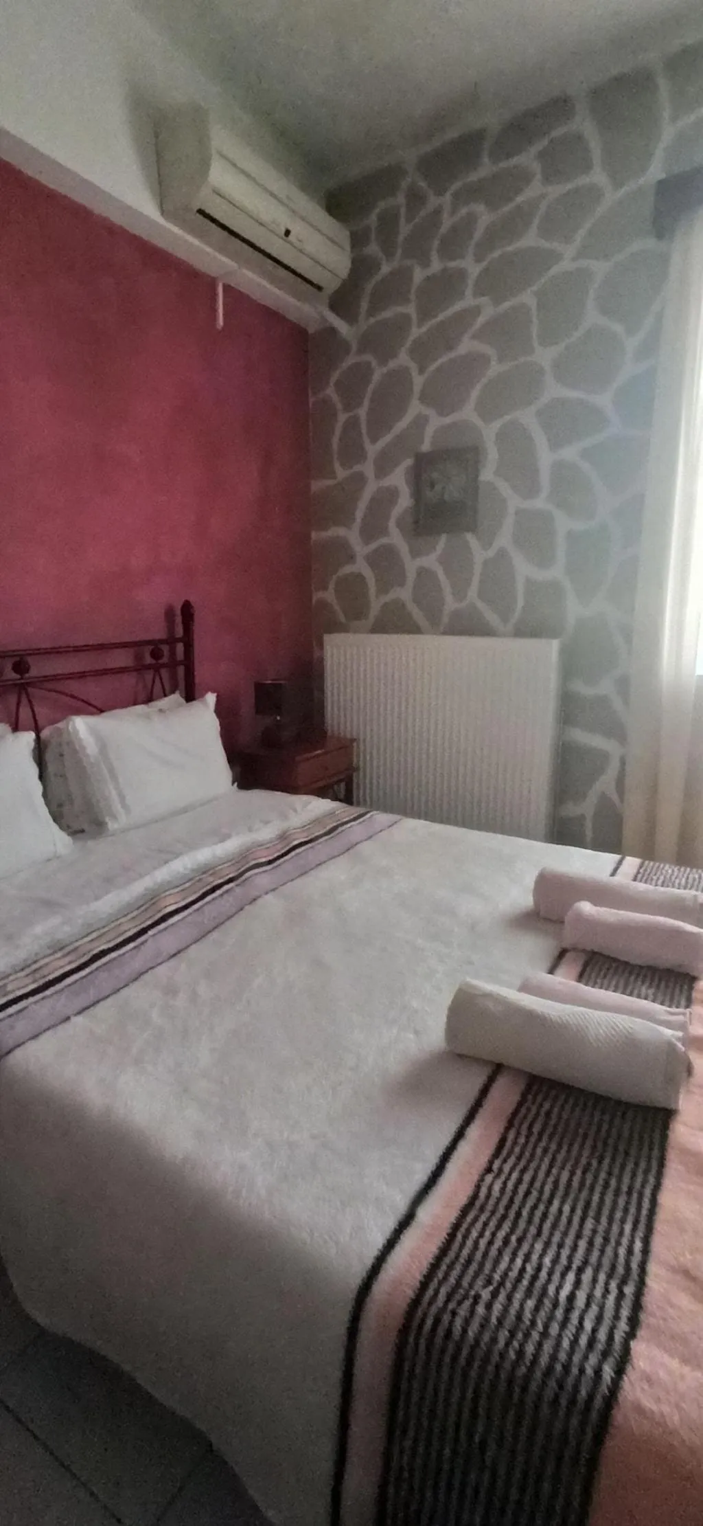 Room, Windy Place, Crete