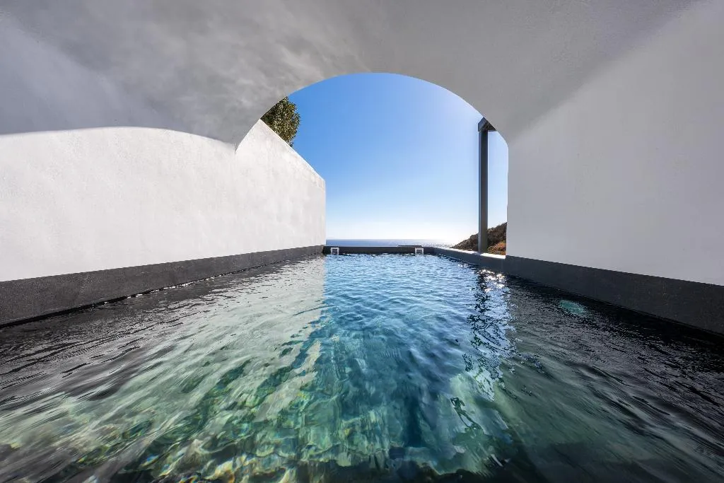 SUITE WITH PRIVATE POOL Room, Palm Island Suites, Santorini