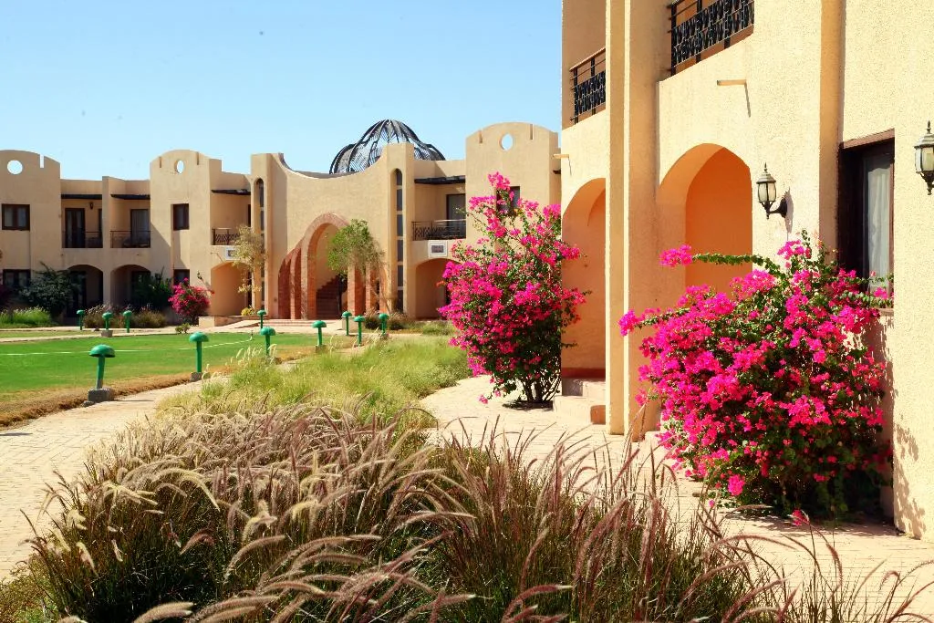 FAMILY ROOM POOL VIEW Room, Magawish Village & Resort, Red Sea Riviera