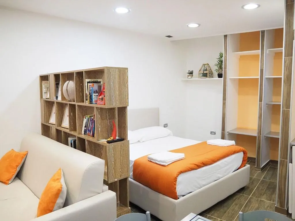 Room, B&B Università, Naples