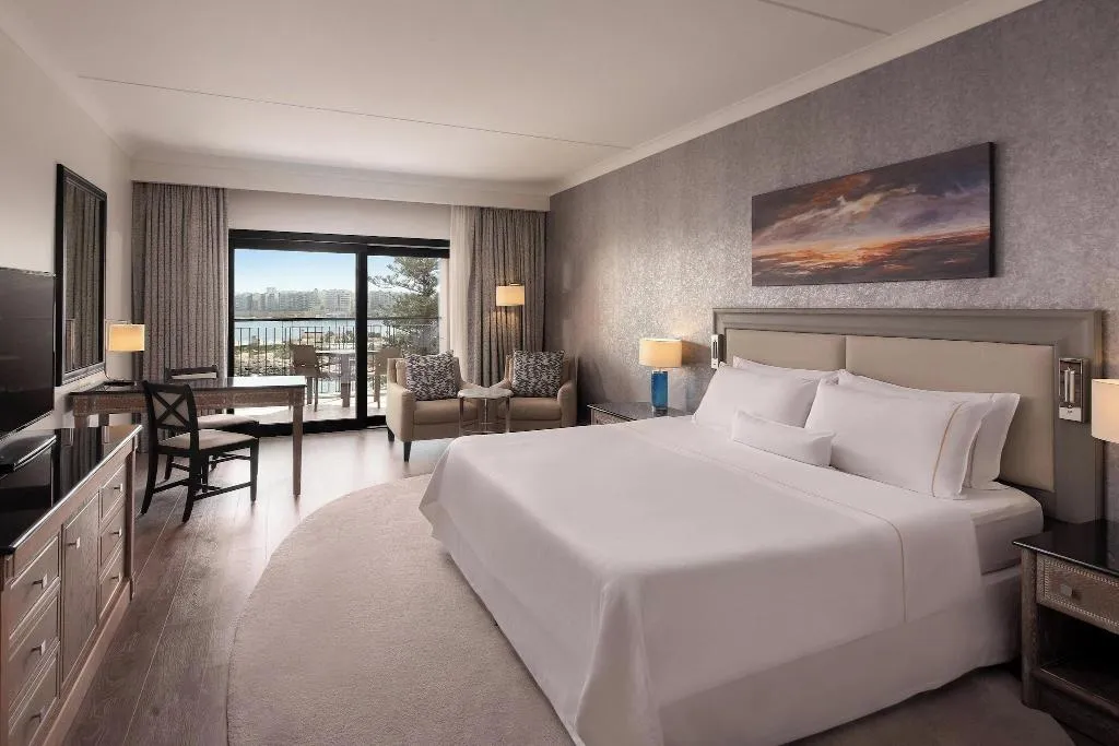 DOUBLE EXECUTIVE KING BED Room, Westin Dragonara Resort, Malta