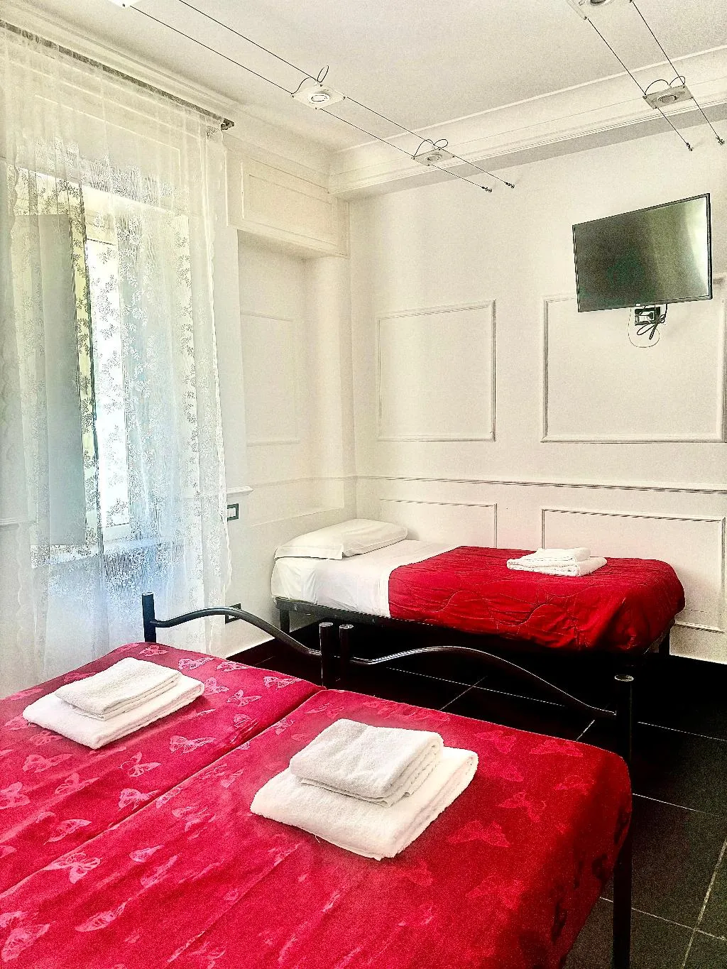 TRIPLE ONE BEDROOM ONE BATHROOM Room, Palace Rome, Rome