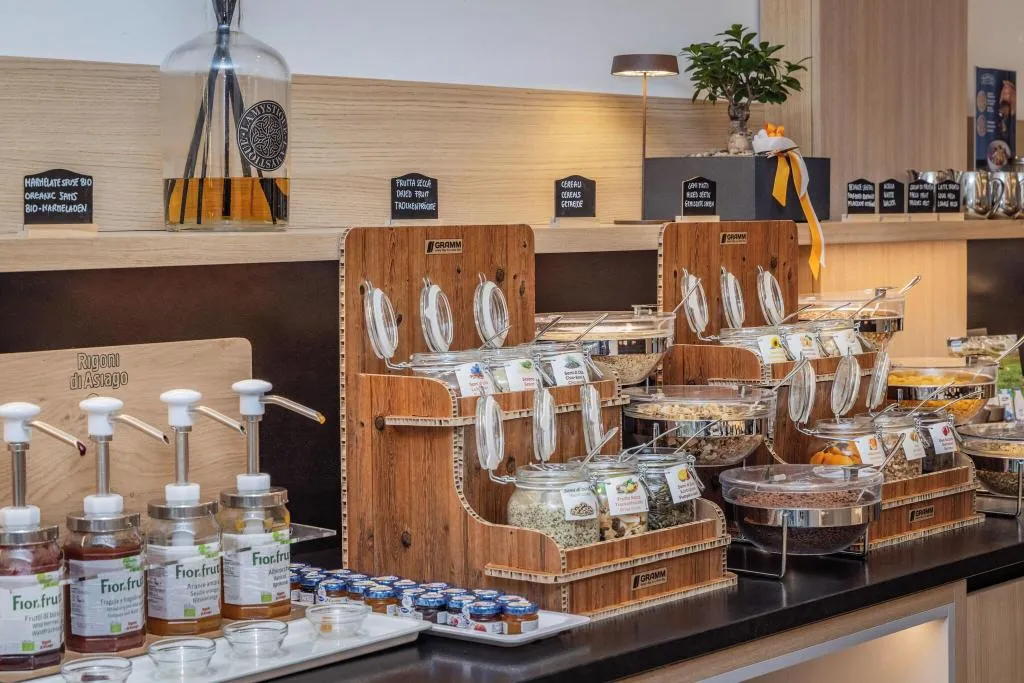 Restaurant, Hotel Garda, Milan