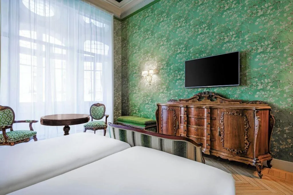 TWIN PREMIUM Room, AC Hotel Palacio del Retiro Autograph Collection, Madrid