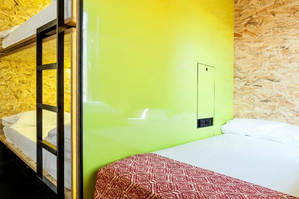 FAMILY ROOM CAPACITY 4 Room, Bastardo Hostel, Madrid