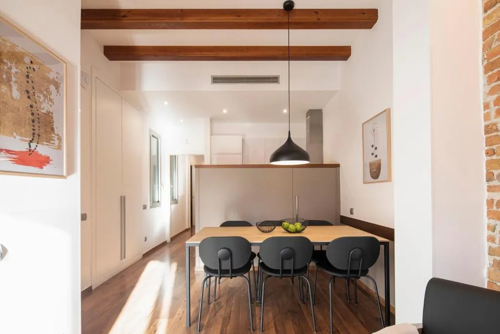 APARTMENT THREE BEDROOMS Room, Aspasios Market Balconies, Barcelona