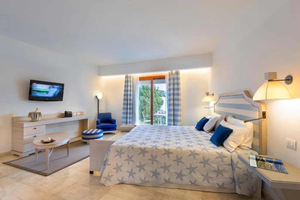 SUITE STANDARD Room, Grande Baia Resort & Spa, Olbia