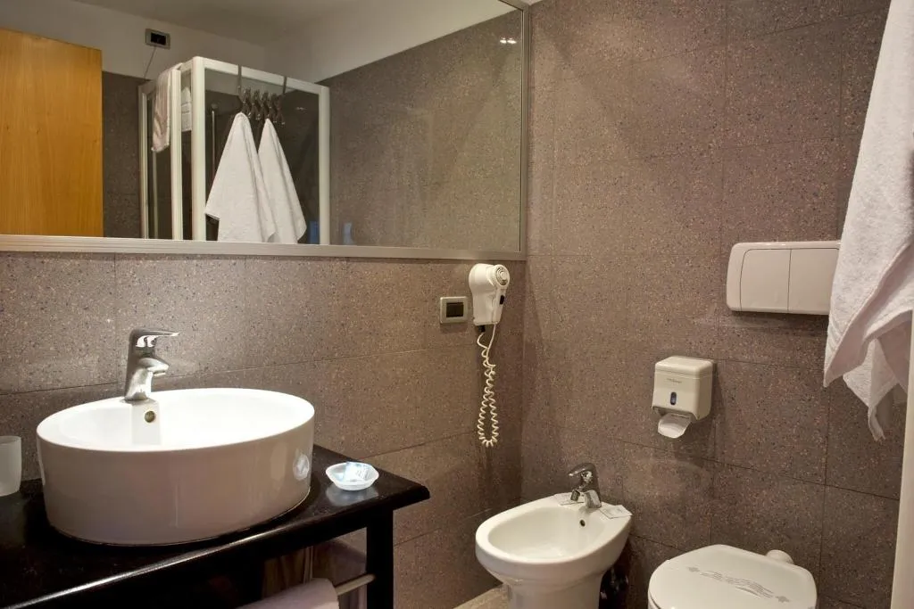 Room, Albergo Mediterraneo, Rome
