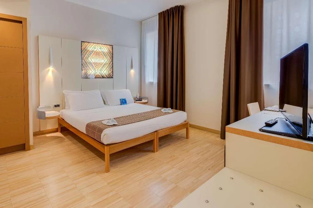 DOUBLE CLASSIC QUEEN BED Room, Best Western Plus Hotel Bologna, Venice