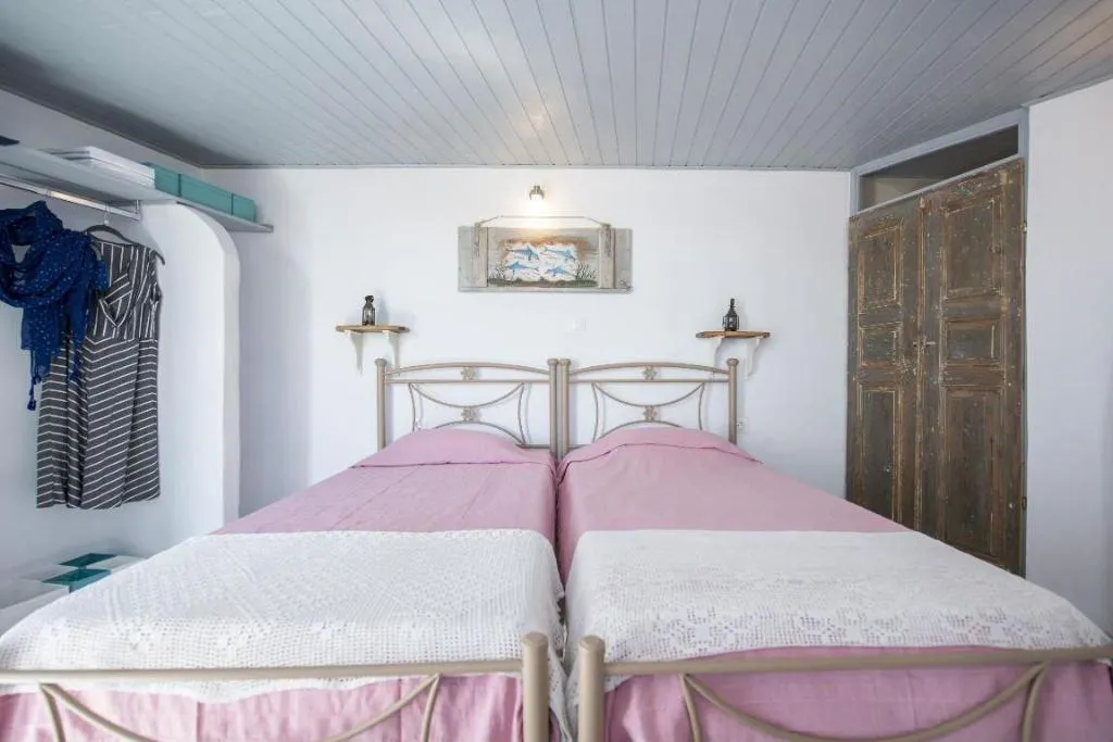 Room, Emmantina Houses, Santorini