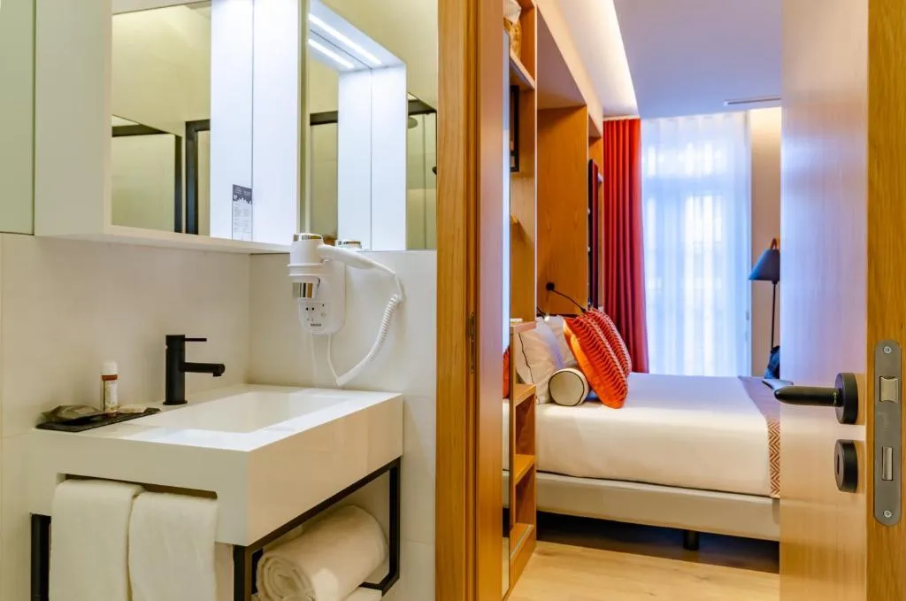 Double or Twin STANDARD Room, Rossio Plaza Hotel, Lisbon