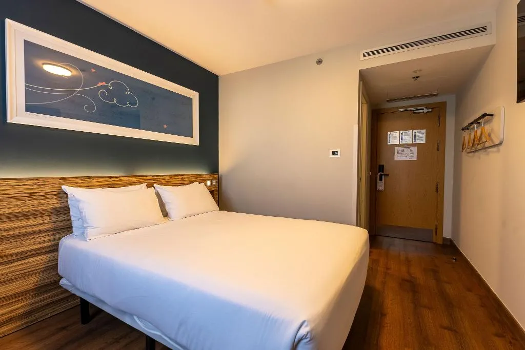 DOUBLE CAPACITY 1 Room, Travelodge Barcelona Poblenou, Barcelona