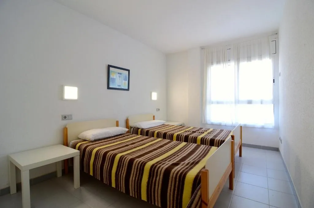 APARTMENT CAPACITY 6 THREE BEDROOM Room, Illa Mar d'Or, Costa Brava