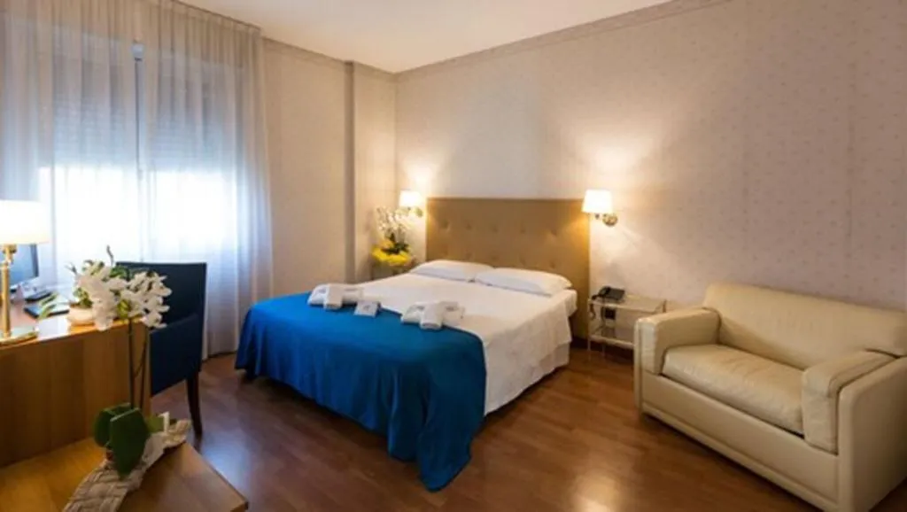 QUADRUPLE CLASSIC DOUBLE BED Room, Lombardia Milano, Milan
